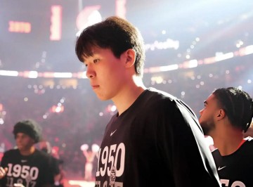 开云网站入口官网-NBA中国官网：杨瀚森最近有个“不成文义务”，给伤员当“陪练”